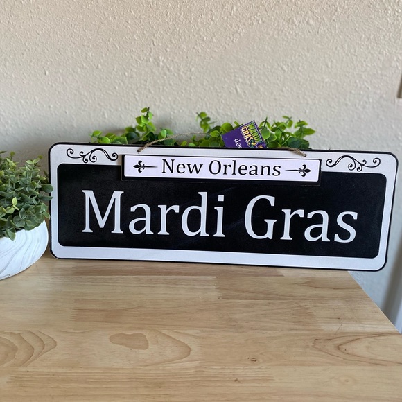 New Mardi Gras New Orleans farmhouse sign 🎭 - Picture 2 of 7